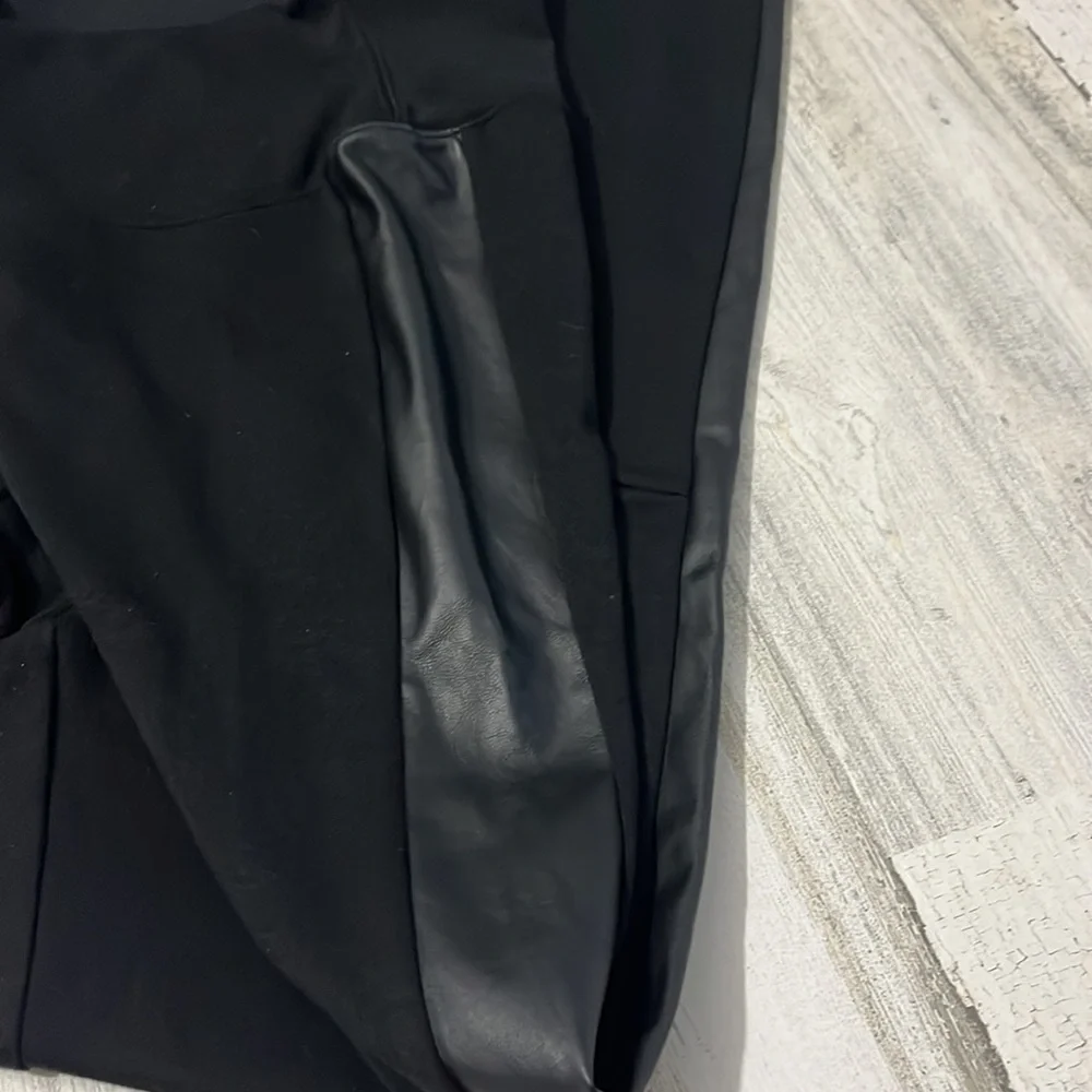 Assets by SPANX black leggings with faux leather trim size L - Picture 3 of 8
